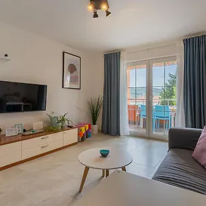 https://apartmani-utmar-cres.primorje-gorskikotar.com