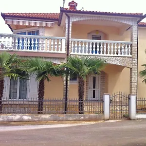 https://apartments-marinela-porec.in-istria.net